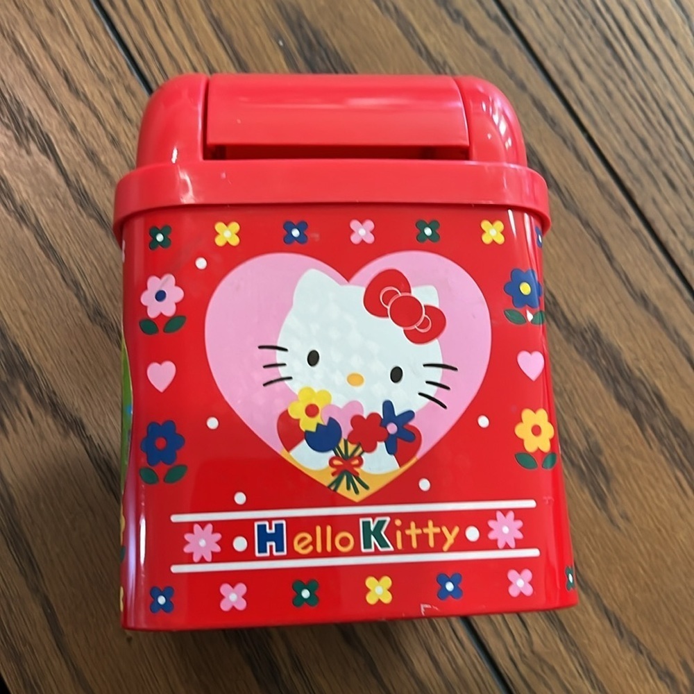 Hello kitty trash can - Picture 2 of 4